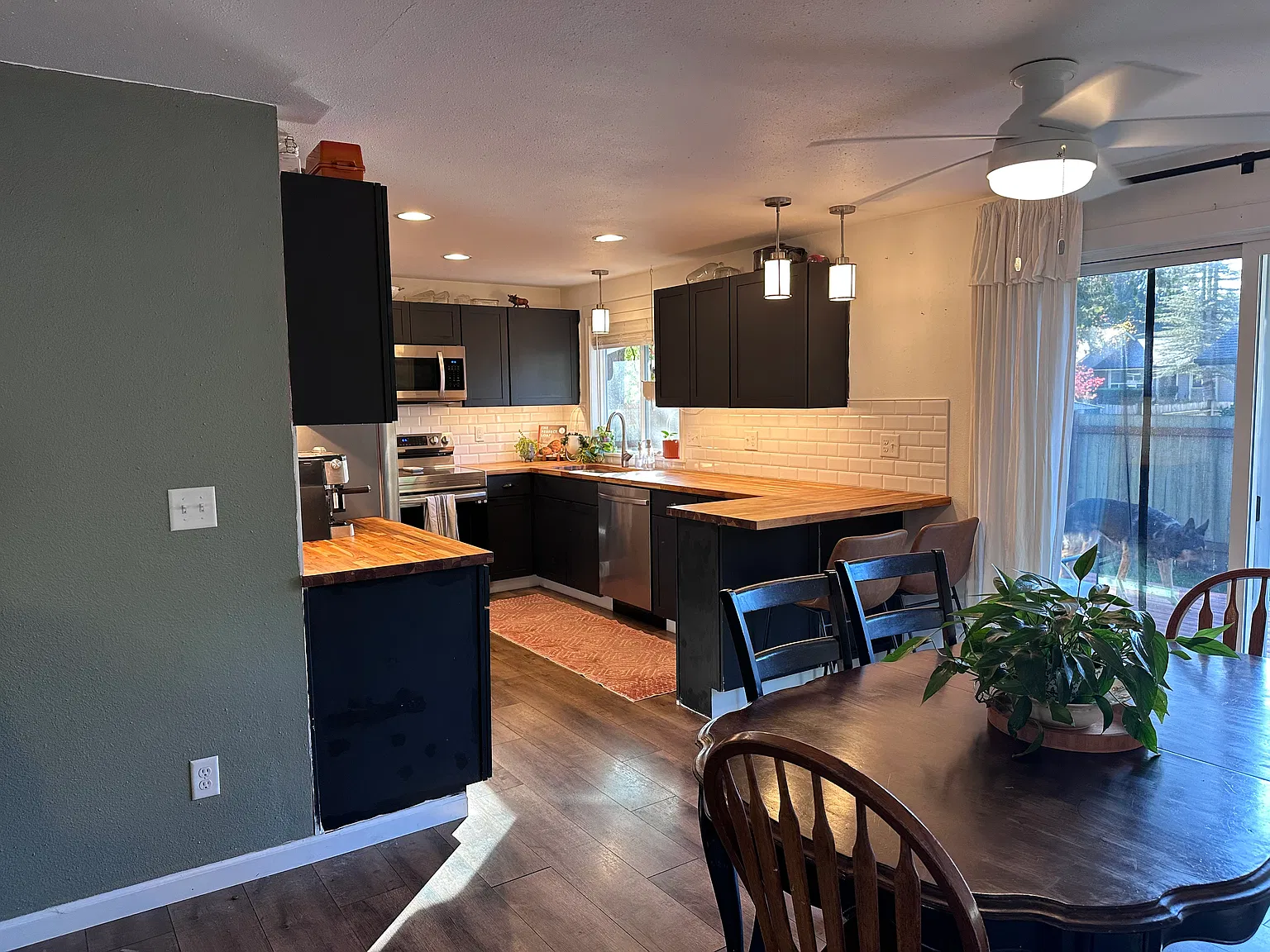 4 bed, 1112 sqft, $2,900 — Photo 4
