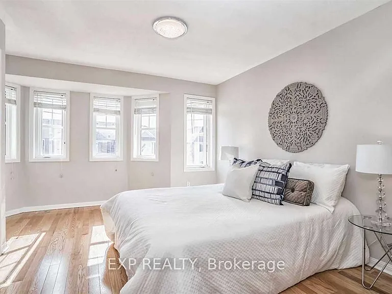 945 Sprague Pl — Photo 16