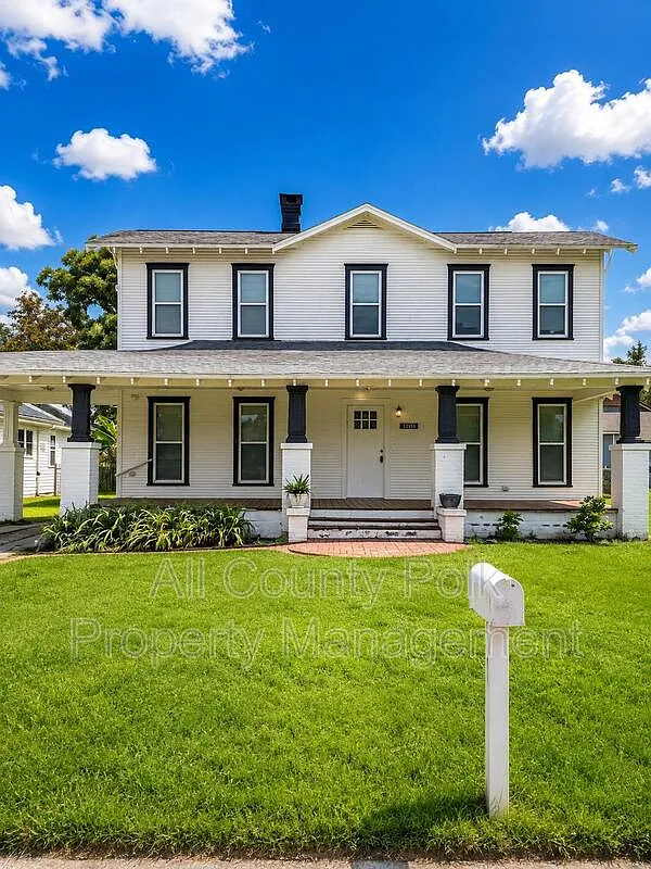 5 bed, 3.0 bath, 2312 sqft, $2,795 — Photo 1