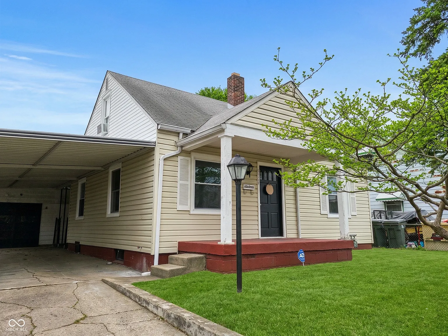2016 Glenridge Dr photo 1