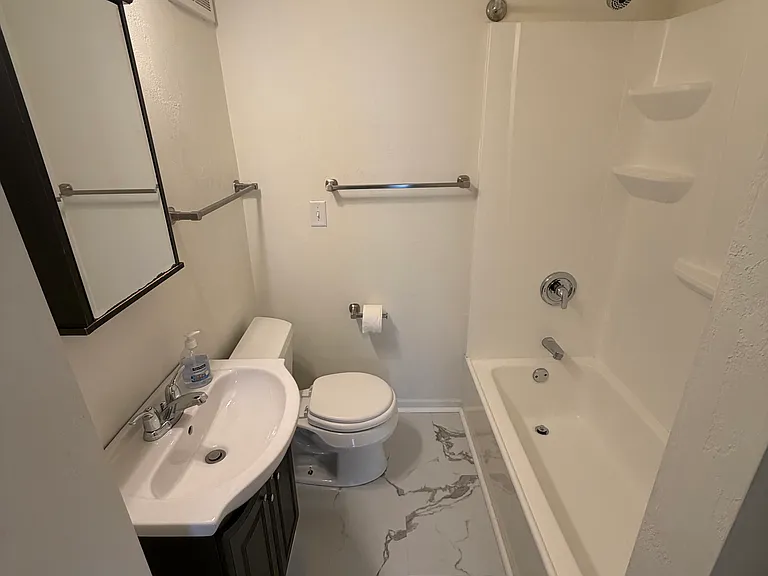 536 N Durkee St #2 — Photo 7