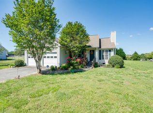 138 Field View Dr NE, Calhoun, GA 30701