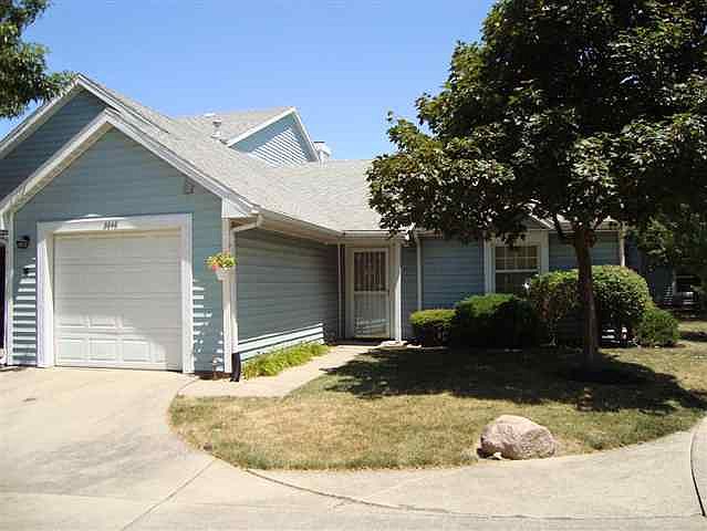 1st image of 3646 N Lakeside Dr