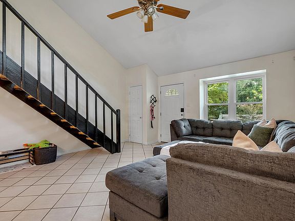 5th image of 165 Whetherbine Way W