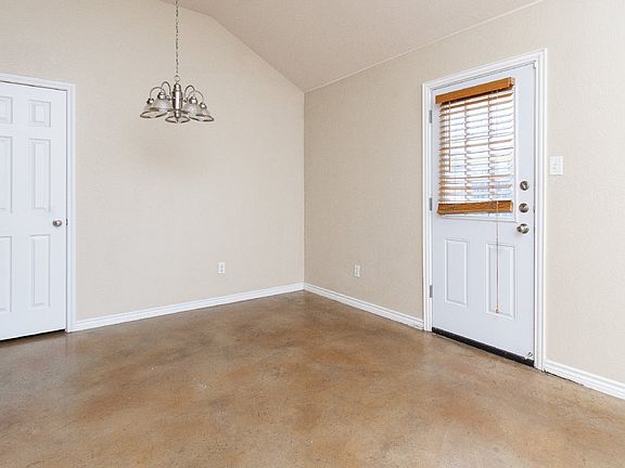 5th image of 4107 Cambridge Dr #B