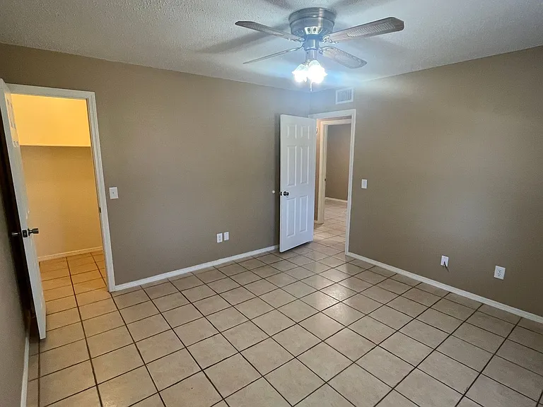 307 Harris Cir — Photo 9