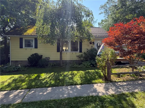 66 East St, Canandaigua, NY 14424