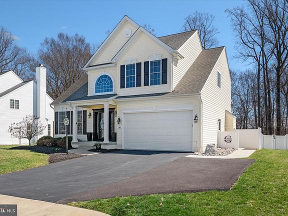 2nd image of 209 N Brook Dr