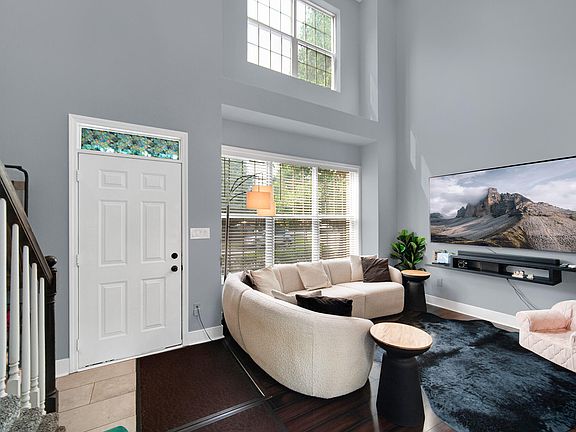 4th image of 2899 Churchill Ln