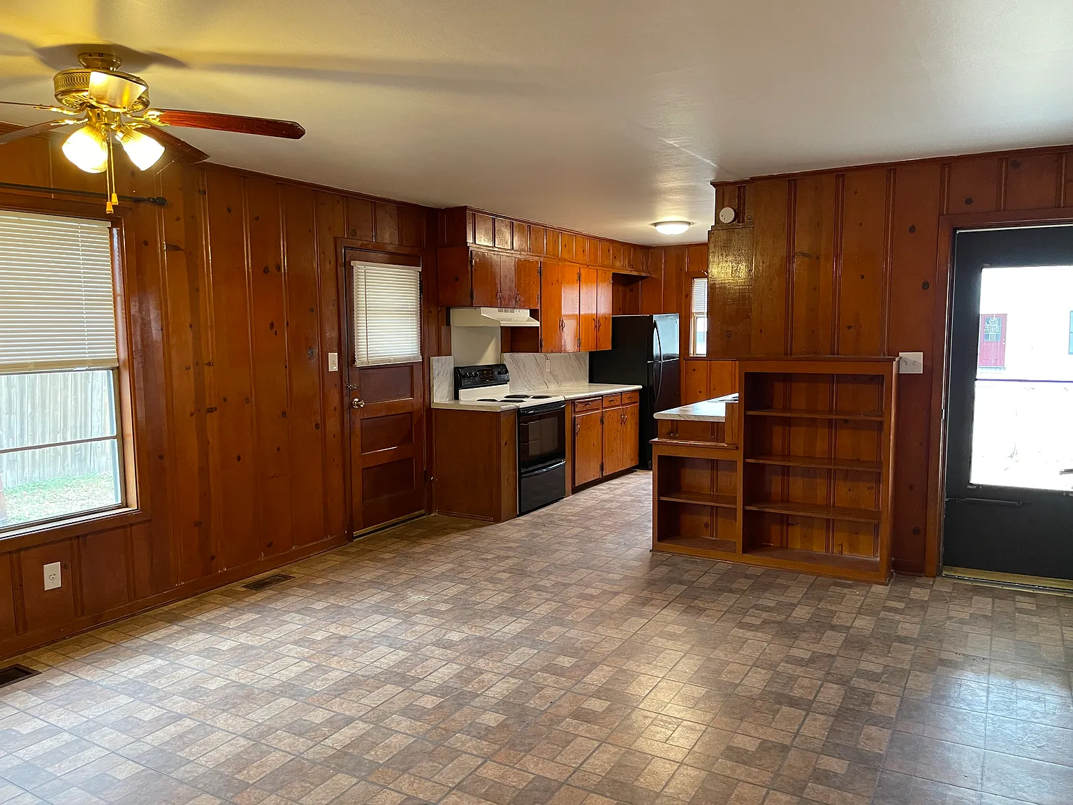 301 Howison — Photo 4
