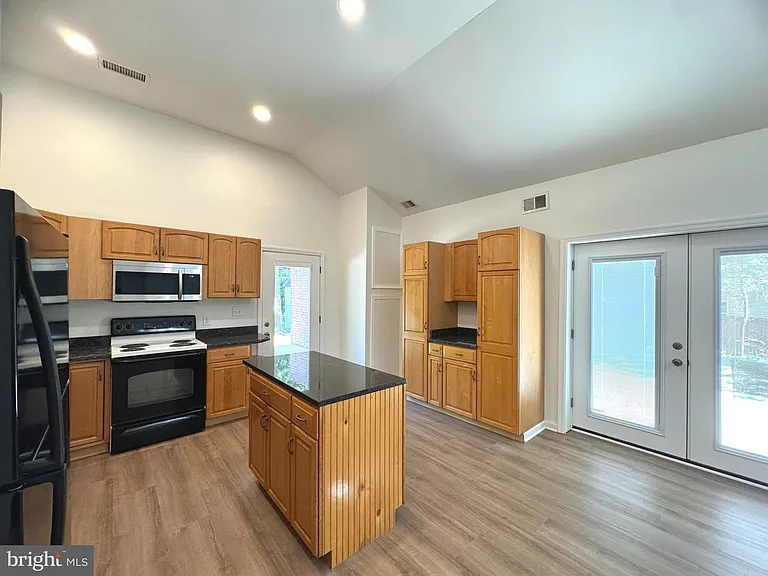 8190 Marshall Corner Rd — Photo 8