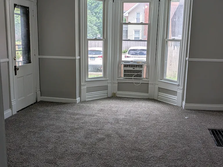 405 W White St — Photo 8