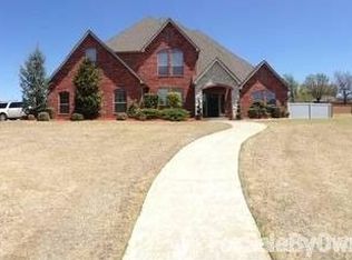 2409 Sunup Dr, Clinton, OK 73601