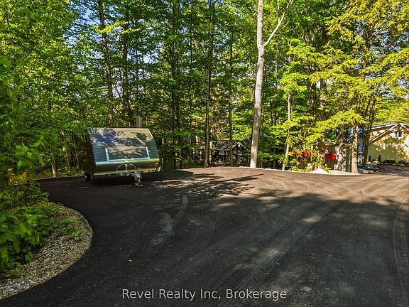 4th image of 1090 Lawson Rd