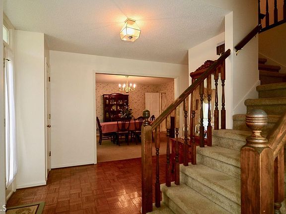 5th image of 518 Saint Andrews Cir