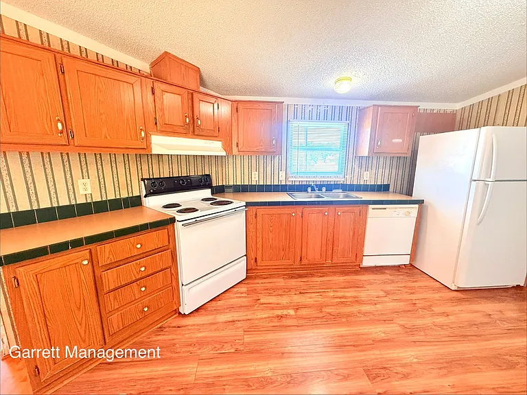 921 Seneca Dr — Photo 5
