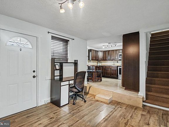 3rd image of 567 Rockland St