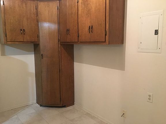 4th image of 5401 Amberhill Dr