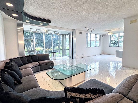 2nd image of 800 Cypress Grove Drive #106