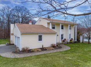 4 Devonshire Dr, Danbury, CT 06811