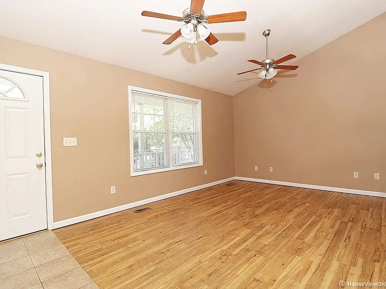 1936 Emily Ct — Photo 4