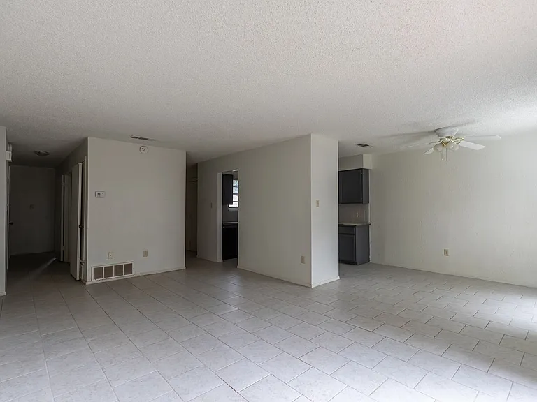 4925 Greenslope Dr — Photo 11