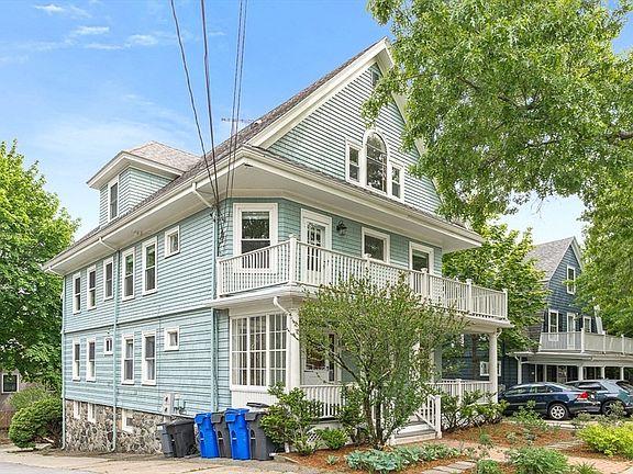 4th image of 186 Pleasant St #1