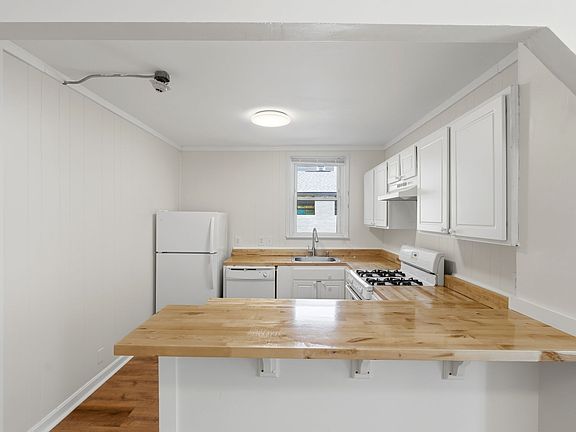 Kitchen. Brand new butcher board counters.