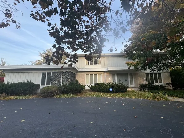 70 Graymoor Ln, Olympia Fields, IL 60461
