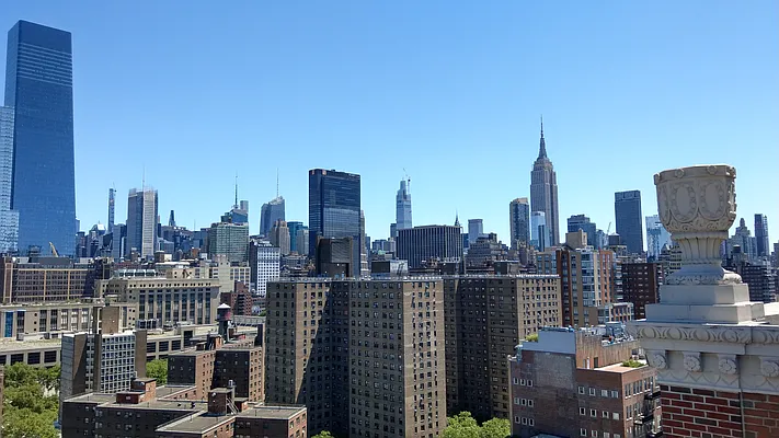 Sold by Compass | media 14