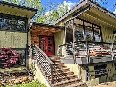 575 Lakeshore Dr E, Lenexa, KS, 66217
