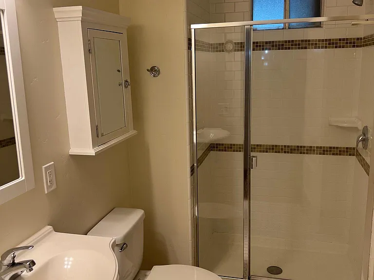 2527 O St #3 — Photo 9