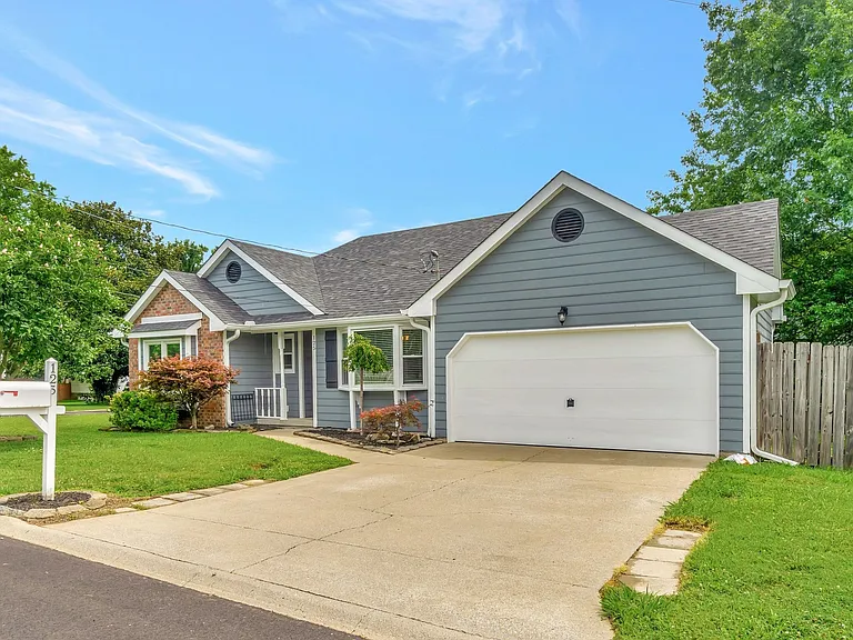 125 Agee Cir E — Photo 3