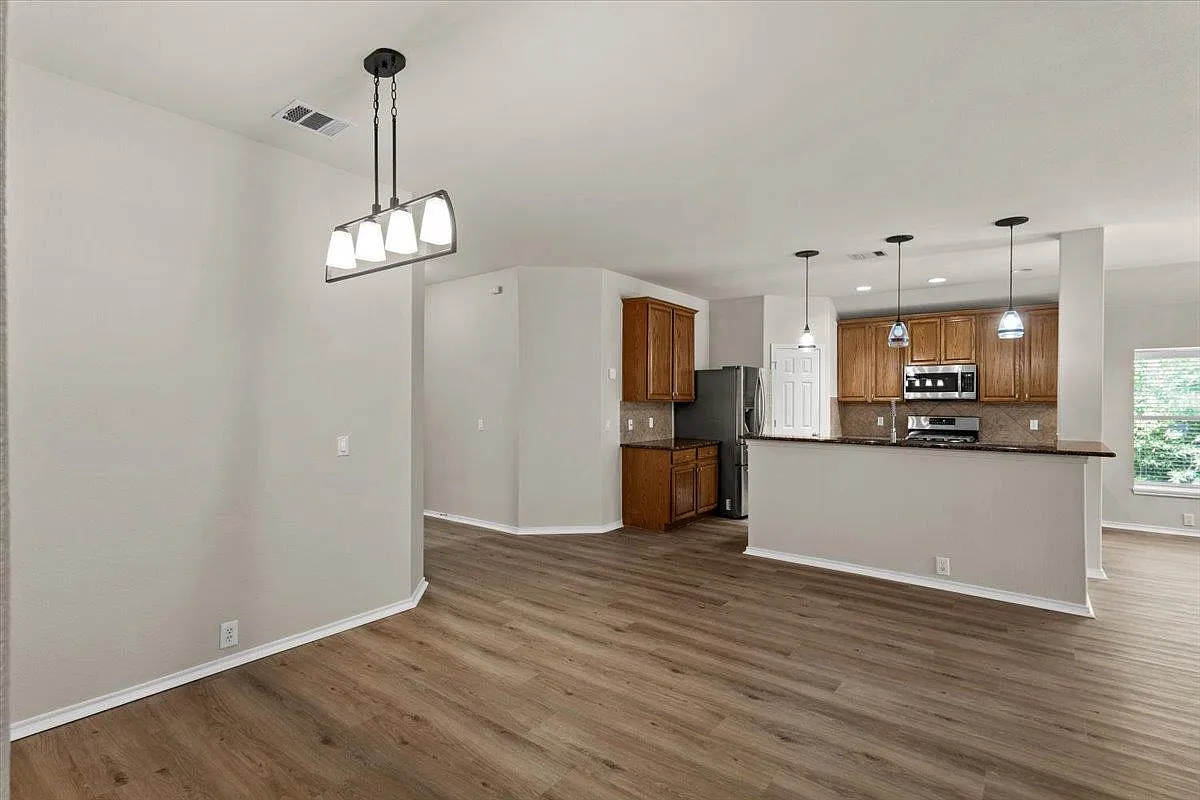 3 bed, 2.0 bath, 1788 sqft, $2,499 — Photo 4
