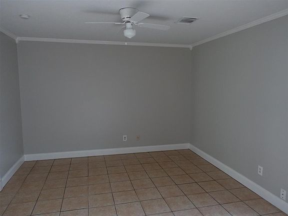 3rd image of 821 James St
