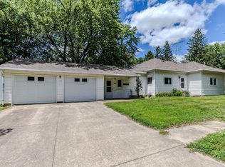 107 W 3rd St, Lake Park, IA 51347