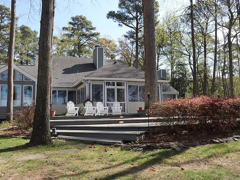 124 Eareckson Ln — Photo 9
