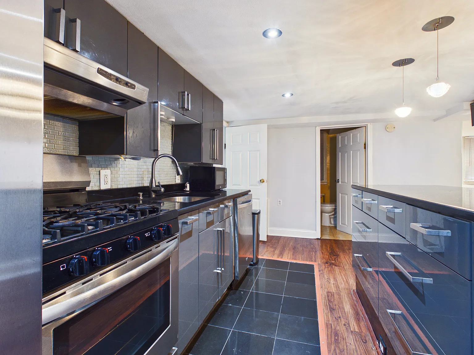 1409 Monroe St NE — Photo 4