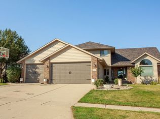 1904 W River Bluff Dr, Brandon, SD 57005