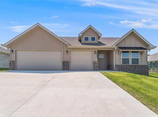 1502 E Vangston Dr, Siloam Springs, AR 72761