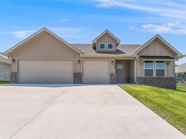 1502 E Vangston Dr, Siloam Springs, AR 72761