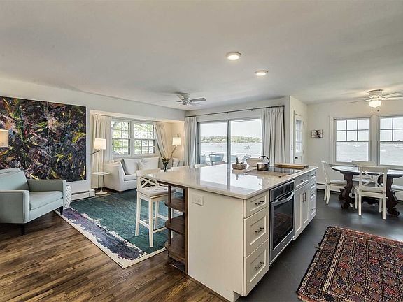 3rd image of 8 Seawanhaka Pl