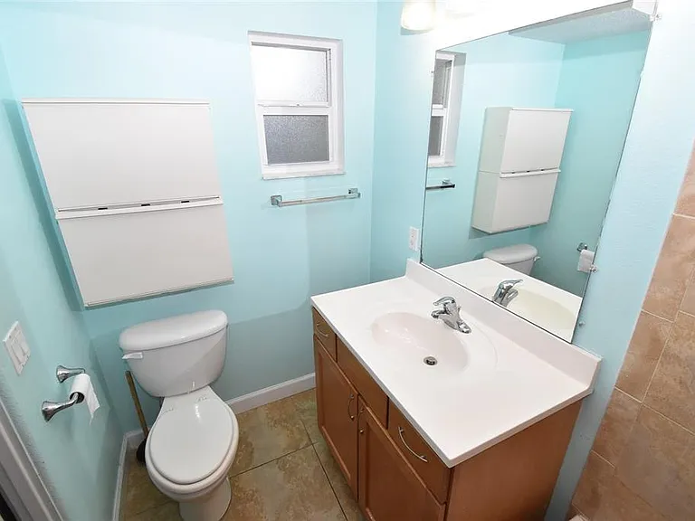 220 6th Ave N #11 — Photo 15