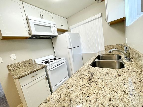 5th image of 3684-90 Euclid Ave #3690