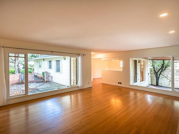 4th image of 153 Gramercy Dr