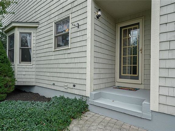 3rd image of 3051 Amesbury Dr