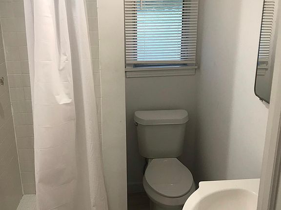 3rd image of 2604 Dickson Ave