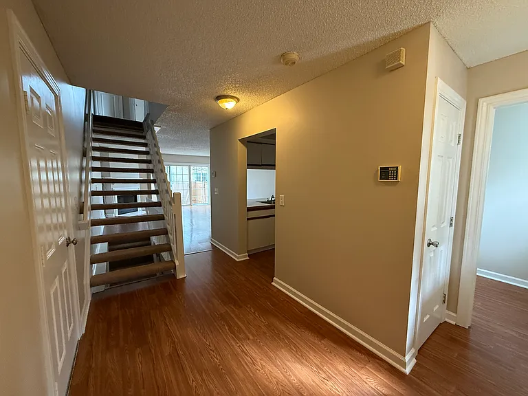 1832 Ridgebury Dr — Photo 2