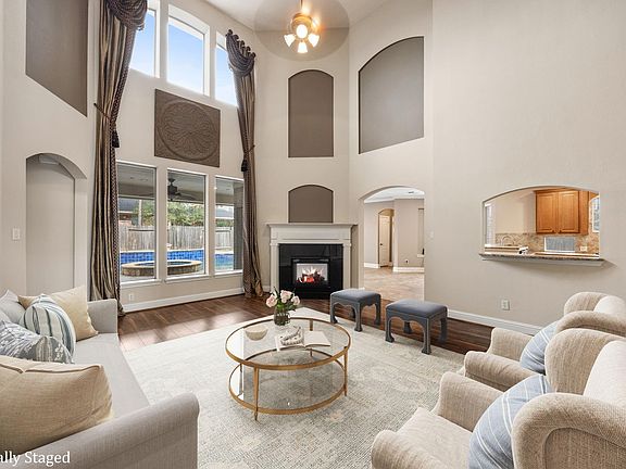 5th image of 7606 Courtney Manor Ln