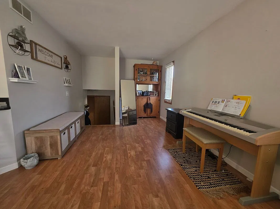 3 bed, 2.0 bath, 2140 sqft, $2,200 — Photo 4
